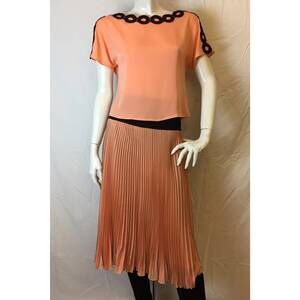 NEW GIORGIO GRATI women's circle embroidered top and pleated knit skirt in coral